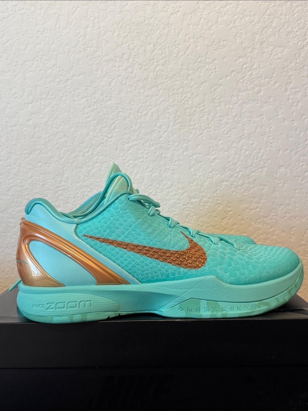 Nike Kobe 6 Statue Liberty Turquoise and Copper Performance Sneakers